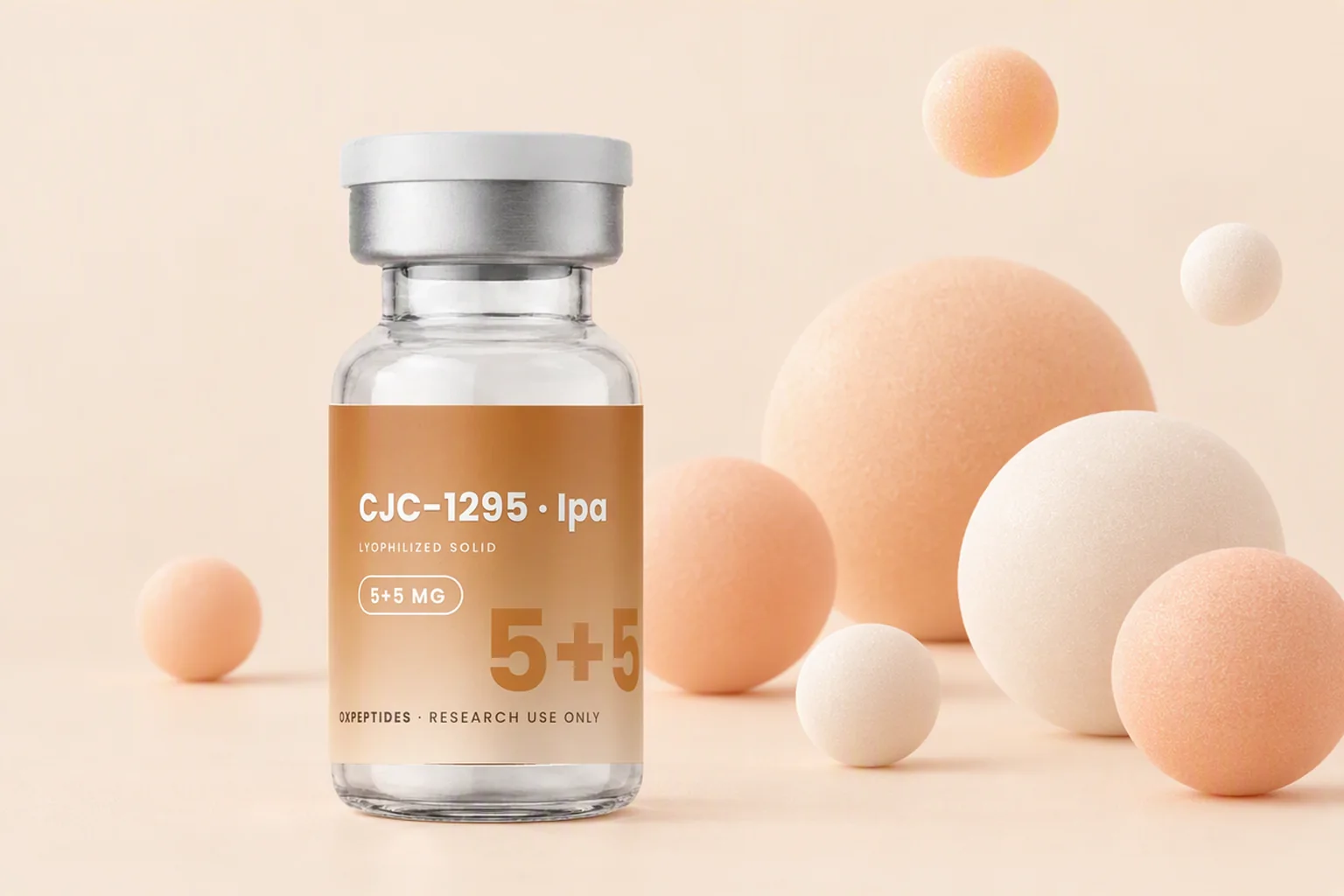 Fiolka mieszanki CJC-1295 / Ipamorelin 5 + 5 mg wśród miękkich pastelowych sfer morelowych
